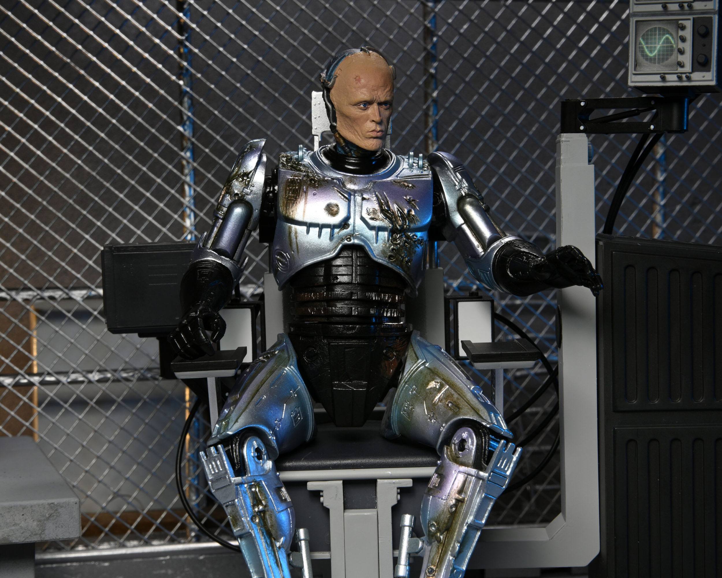 RoboCop Actionfigur Ultimate Battle Damaged RoboCop with Chair 18 cm NECA42142 634482421420